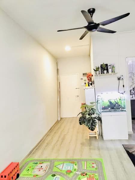 Pangsapuri untuk Disewa di Rimau Perdana - Erin Yusof - Corridor - PropertyGuru.com.my
