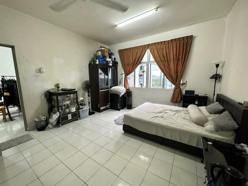 Pangsapuri untuk Dijual di Molek Ria - Daniel Yong - Bedroom - PropertyGuru.com.my