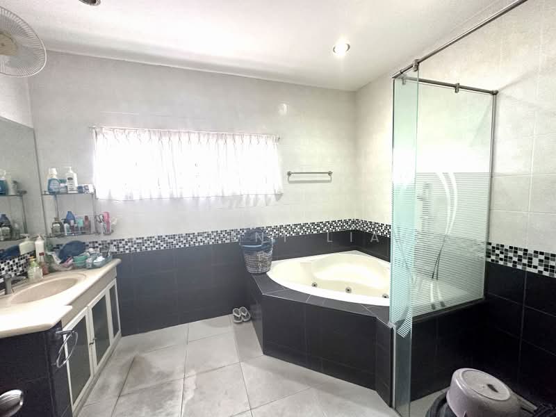 Rumah Banglo untuk Dijual di Seksyen 11 (Kota Damansara) - Vincent Liaw - Bathroom - PropertyGuru.com.my