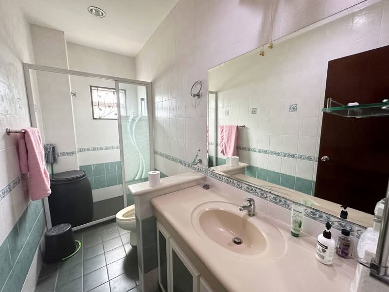 Rumah Banglo untuk Dijual di Seksyen 11 (Kota Damansara) - Vincent Liaw - Bathroom - PropertyGuru.com.my