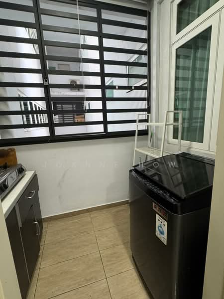 Servis Apartment untuk Dijual di Parkland Residence - Joanne How - Balcony - PropertyGuru.com.my