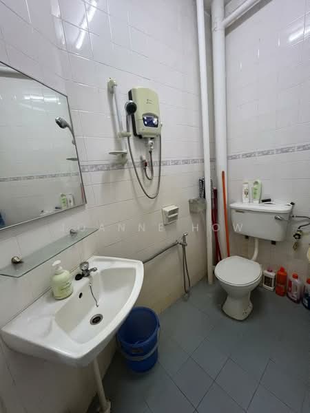 Pangsapuri untuk Disewa di Kiara Apartment - Joanne How - Bathroom - PropertyGuru.com.my
