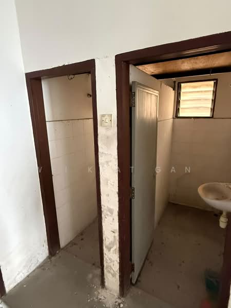 Rumah Flat untuk Dijual di Taman Nilai Perdana - Wei Keat Gan - Bathroom - PropertyGuru.com.my
