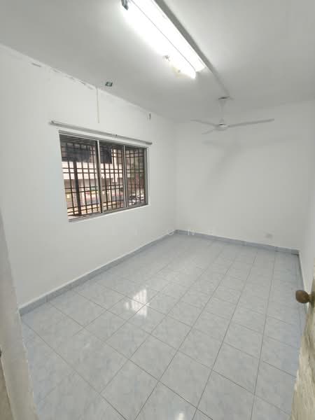 Flat for Sale at Rumah Pangsa Segar Perdana - Den Ong - Interior - PropertyGuru.com.my