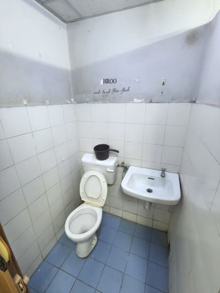 Flat for Sale at Rumah Pangsa Segar Perdana - Den Ong - Bathroom - PropertyGuru.com.my