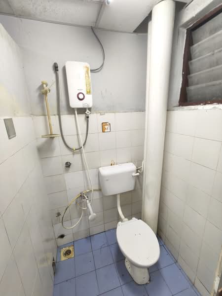 Flat for Sale at Rumah Pangsa Segar Perdana - Den Ong - Bathroom - PropertyGuru.com.my