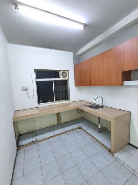 Flat for Sale at Rumah Pangsa Segar Perdana - Den Ong - Kitchen - PropertyGuru.com.my