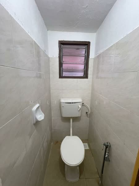 Rumah Teres 1 Tingkat untuk Dijual di Taman Dahlia (Tampoi) - Melinda Ee - Bathroom - PropertyGuru.com.my