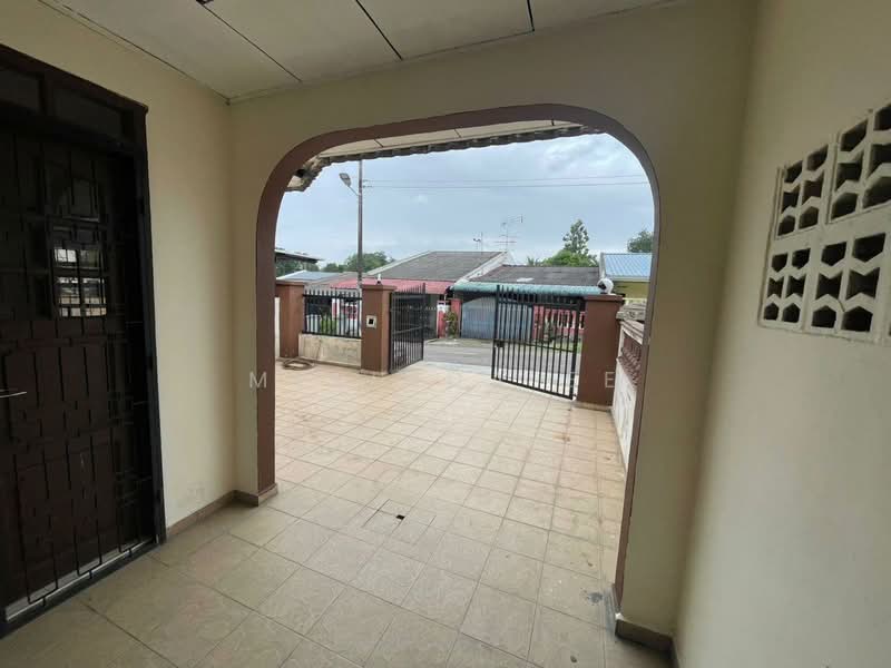 Rumah Teres 1 Tingkat untuk Dijual di Taman Dahlia (Tampoi) - Melinda Ee - Exterior - PropertyGuru.com.my