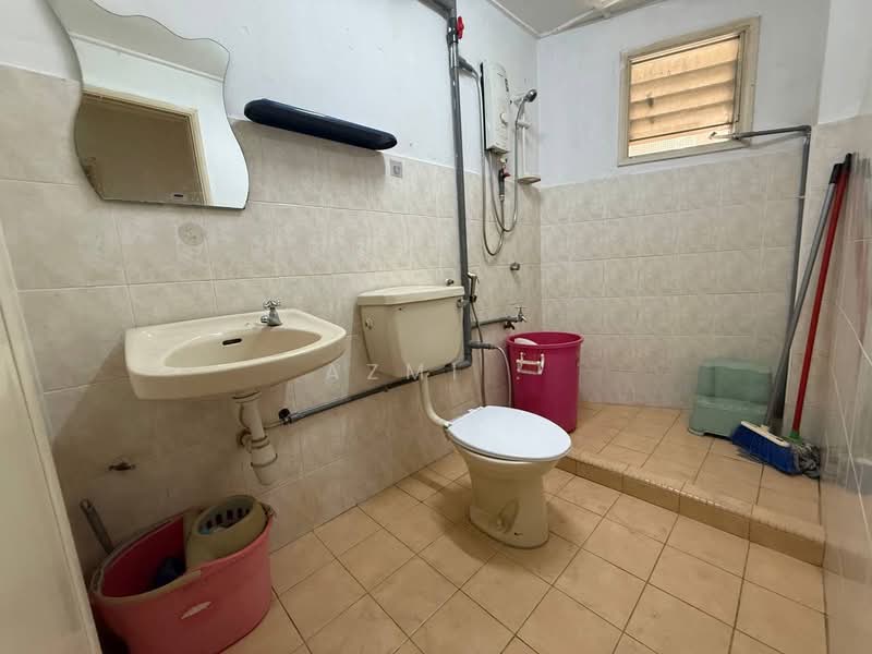 Pangsapuri untuk Dijual di Sri Jelatek - Azmi . - Bathroom - PropertyGuru.com.my