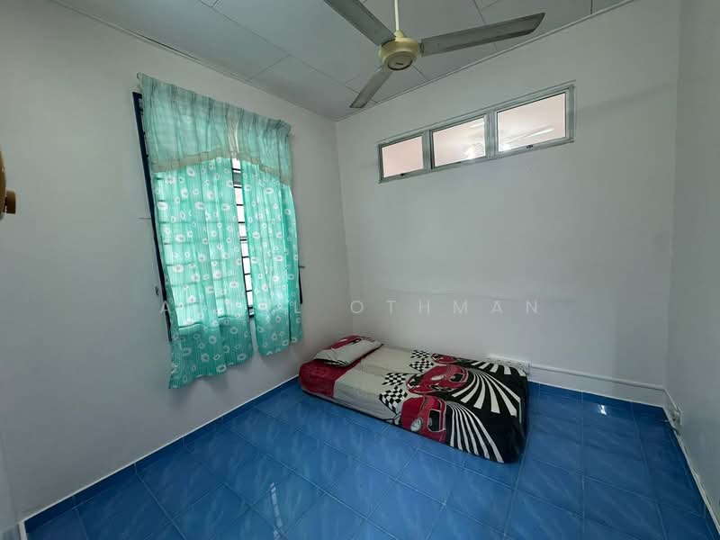 Rumah Berkembar untuk Dijual di Taman Panchor Jaya (Paroi) - Azrul Othman - Bedroom - PropertyGuru.com.my