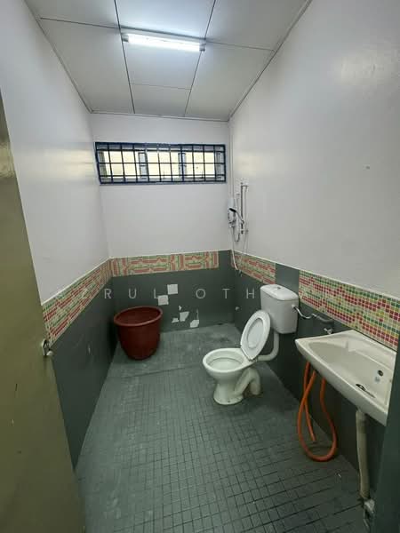 Rumah Berkembar untuk Dijual di Taman Panchor Jaya (Paroi) - Azrul Othman - Bathroom - PropertyGuru.com.my