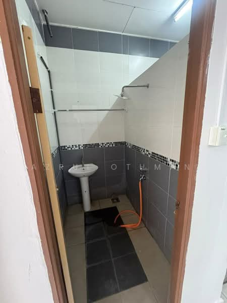 Rumah Berkembar untuk Dijual di Taman Panchor Jaya (Paroi) - Azrul Othman - Bathroom - PropertyGuru.com.my