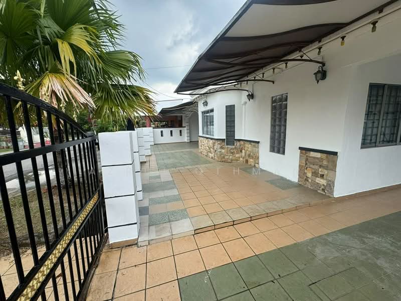 Rumah Berkembar untuk Dijual di Taman Panchor Jaya (Paroi) - Azrul Othman - Exterior - PropertyGuru.com.my