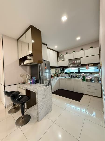 Rumah Berkembar untuk Dijual di Taman Bayu Puteri (Johor Bahru) - James Bong - Kitchen - PropertyGuru.com.my