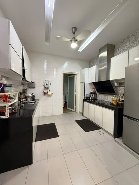 Rumah Berkembar untuk Dijual di Taman Bayu Puteri (Johor Bahru) - James Bong - Kitchen - PropertyGuru.com.my