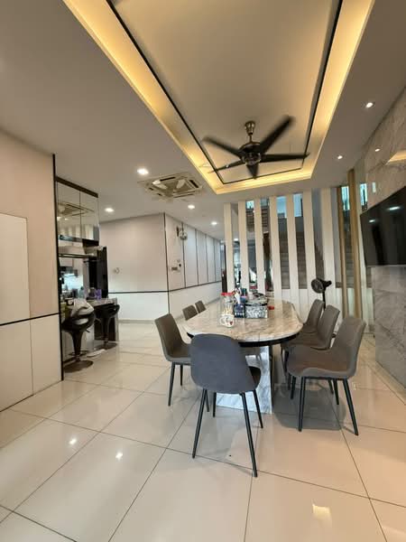 Rumah Berkembar untuk Dijual di Taman Bayu Puteri (Johor Bahru) - James Bong - Dining Room - PropertyGuru.com.my