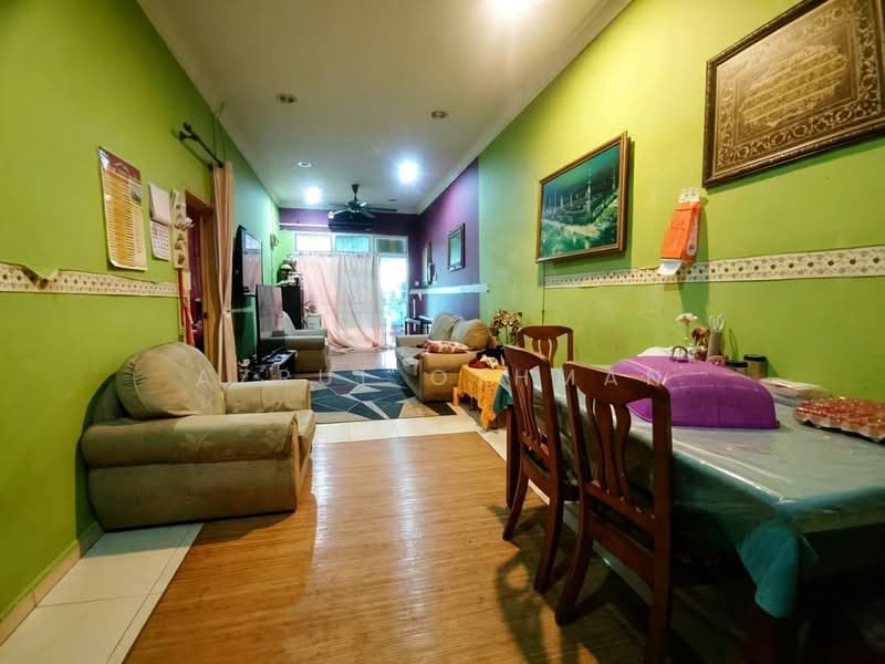 1-storey Terraced House for Sale in Dataran Segar (Lukut) - Azrul Othman - Living Room - PropertyGuru.com.my
