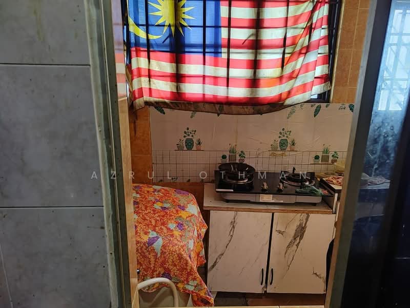 1-storey Terraced House for Sale in Dataran Segar (Lukut) - Azrul Othman - Kitchen - PropertyGuru.com.my
