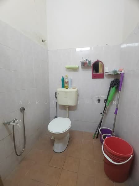 1-storey Terraced House for Sale in Dataran Segar (Lukut) - Azrul Othman - Bathroom - PropertyGuru.com.my