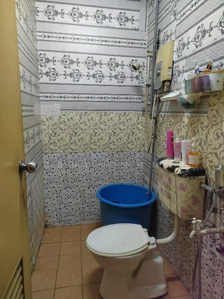 1-storey Terraced House for Sale in Dataran Segar (Lukut) - Azrul Othman - Bathroom - PropertyGuru.com.my