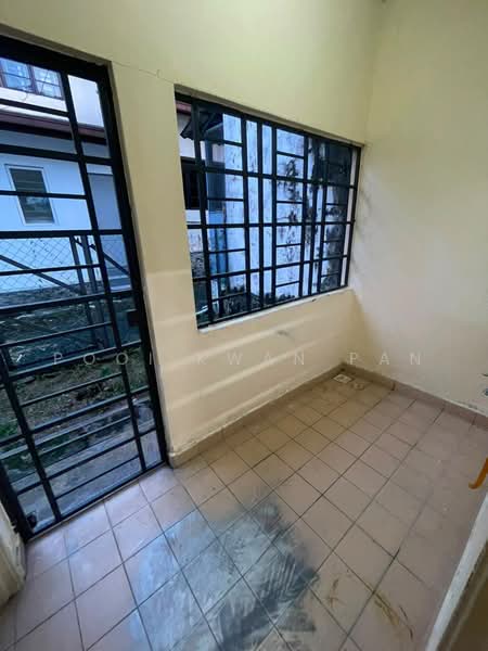 Townhouse for Rent in Petaling Jaya (Selangor) - Pooi Kwan Pan - Balcony - PropertyGuru.com.my