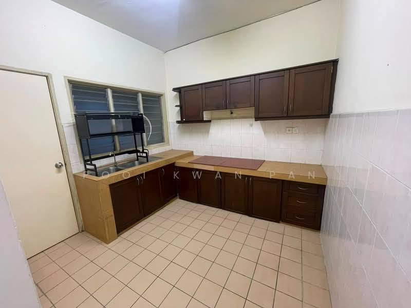 Townhouse for Rent in Petaling Jaya (Selangor) - Pooi Kwan Pan - Kitchen - PropertyGuru.com.my