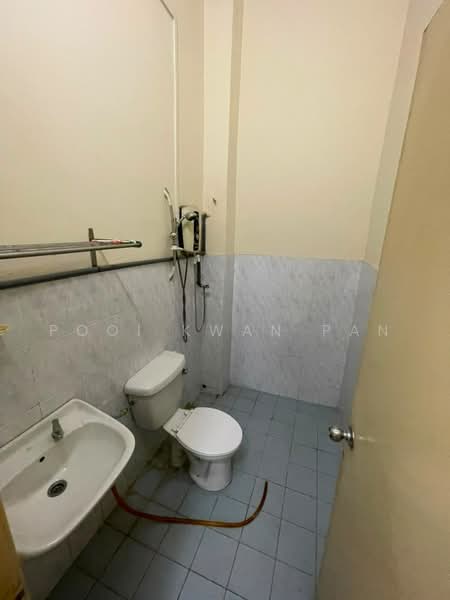 Townhouse for Rent in Petaling Jaya (Selangor) - Pooi Kwan Pan - Bathroom - PropertyGuru.com.my