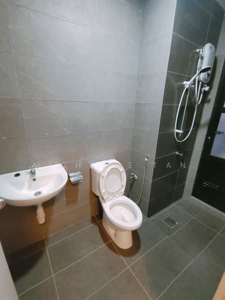 Service Residence for Sale at Majestic Maxim - Michelle Tan - Bathroom - PropertyGuru.com.my