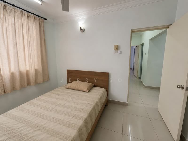 Pangsapuri untuk Dijual di Pearl Garden - Jerry So - Bedroom - PropertyGuru.com.my