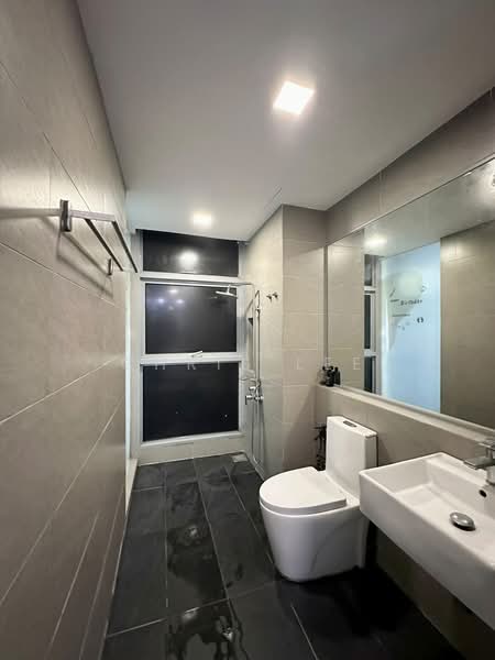 Kondominium untuk Disewa di Lakefront Residence - Chris Lee - Bathroom - PropertyGuru.com.my