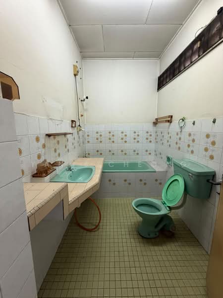 Rumah Teres 2 Tingkat untuk Dijual di Taman Bukit Maluri (Kepong) - Yanis Cheong - Bathroom - PropertyGuru.com.my