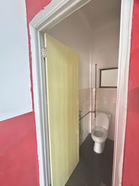Shop for Sale in Menglembu (Perak) - Alvin Soon - Bathroom - PropertyGuru.com.my