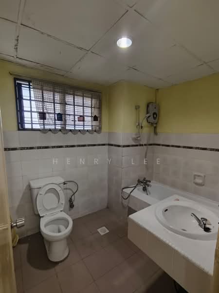 Apartment for Sale at Seri Mutiara Apartment - Henry Lee - Bathroom - PropertyGuru.com.my