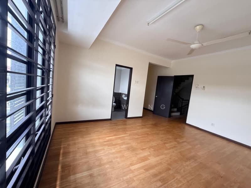 Terraced House for Sale in Bandar Kinrara Seksyen 5 (Bandar Kinrara) - Sky Wong - Living Room - PropertyGuru.com.my