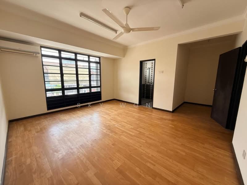 Terraced House for Sale in Bandar Kinrara Seksyen 5 (Bandar Kinrara) - Sky Wong - Living Room - PropertyGuru.com.my