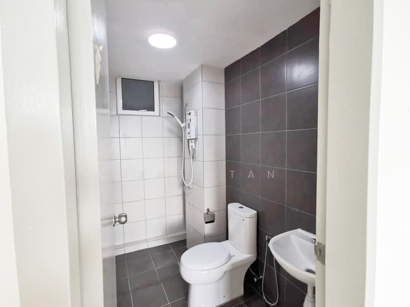 Kondominium untuk Disewa di Fairview Residence - Jerry Tan - Bathroom - PropertyGuru.com.my