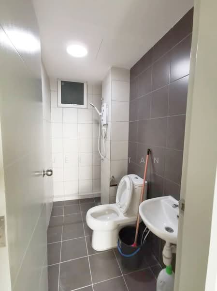 Kondominium untuk Disewa di Fairview Residence - Jerry Tan - Bathroom - PropertyGuru.com.my