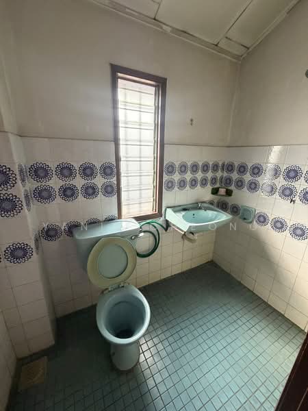 Rumah Teres 2 Tingkat untuk Dijual di Taman Bukit Maluri (Kepong) - Yanis Cheong - Bathroom - PropertyGuru.com.my
