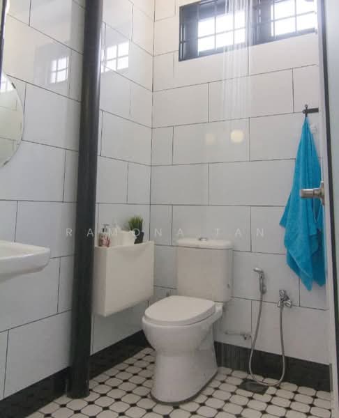 Rumah Teres 2 Tingkat untuk Dijual di Taman Kota Laksamana Seksyen 2 (Melaka City) - Ramona Tan - Bathroom - PropertyGuru.com.my