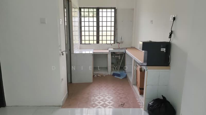 Rumah Flat untuk Dijual di Pangsapuri Nuri - Daniel Yong - Kitchen - PropertyGuru.com.my