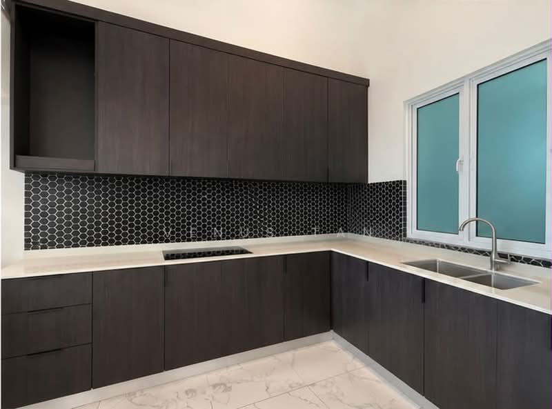 Kondominium untuk Dijual di QuayWest Residence - Venus Tan - Kitchen - PropertyGuru.com.my