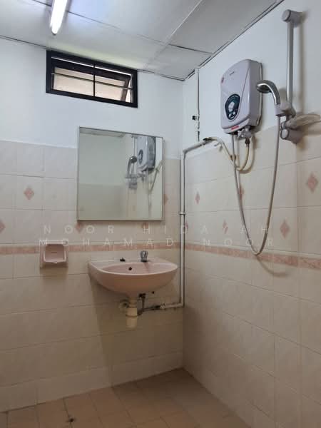 Condominium for Sale at Vista Komanwel C - Noor Hidayah Mohamad Noor - Bathroom - PropertyGuru.com.my