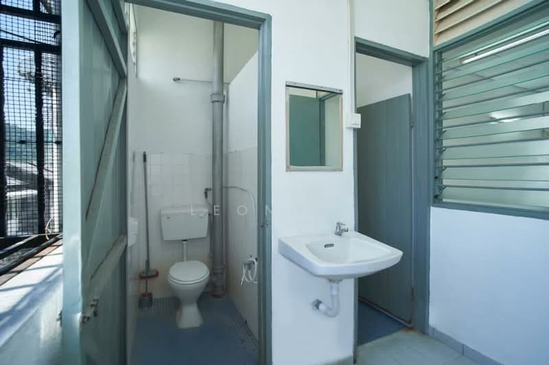 Flat for Rent at Taman Sri Setia - Leong . - Bathroom - PropertyGuru.com.my