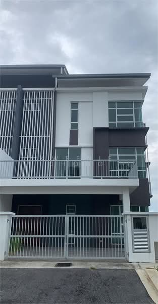 Rumah Berkembar untuk Dijual di Taman Mahkota Pinggiran (Cheras) - Kweenie Chong - Exterior - PropertyGuru.com.my