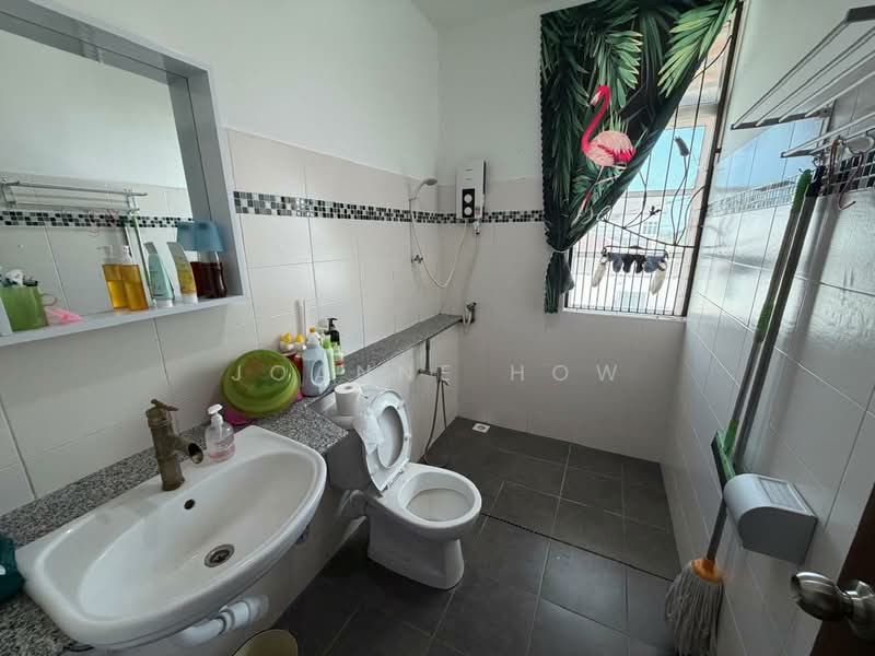 Semi-Detached House for Sale in Taman Saujana Indah (Bukit Katil) - Joanne How - Bathroom - PropertyGuru.com.my