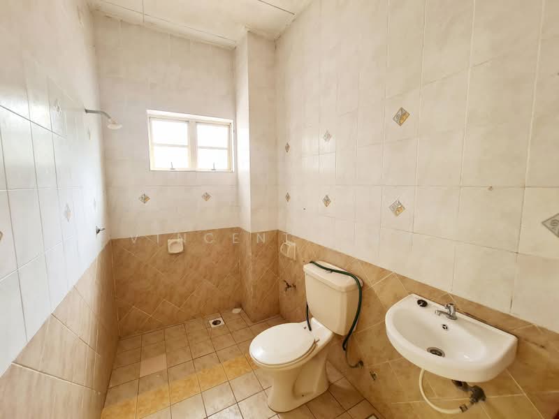Semi-Detached House for Sale in Kota Damansara (Selangor) - Vincent Liaw - Bathroom - PropertyGuru.com.my