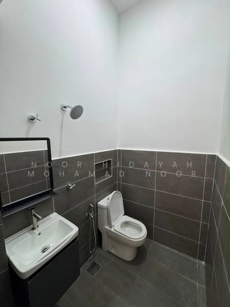 1-storey Terraced House for Sale in Taman Sentosa (Klang) - Noor Hidayah Mohamad Noor - Bathroom - PropertyGuru.com.my