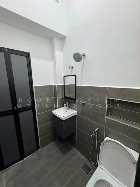 1-storey Terraced House for Sale in Taman Sentosa (Klang) - Noor Hidayah Mohamad Noor - Bathroom - PropertyGuru.com.my
