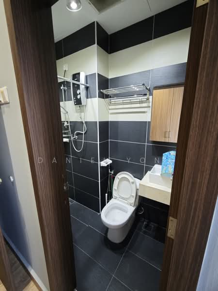 Service Residence for Sale at D'Secret Garden (Pangsapuri Kempas Indah) - Daniel Yong - Bathroom - PropertyGuru.com.my